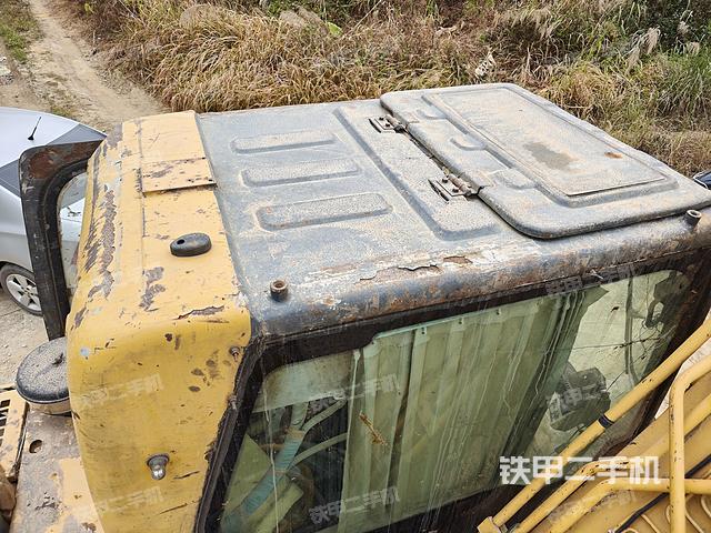 驾驶室顶部（整机外观）