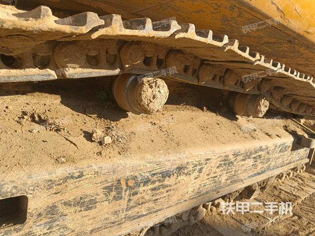 右側(cè)履帶整體(行走機(jī)構(gòu)) 右側(cè)履帶整體(行走機(jī)構(gòu))