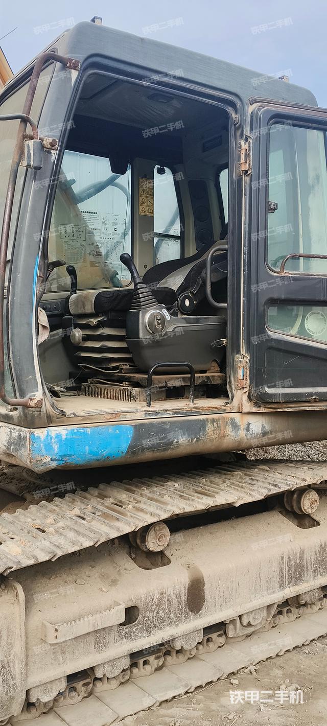 駕駛室整體（整機外觀）