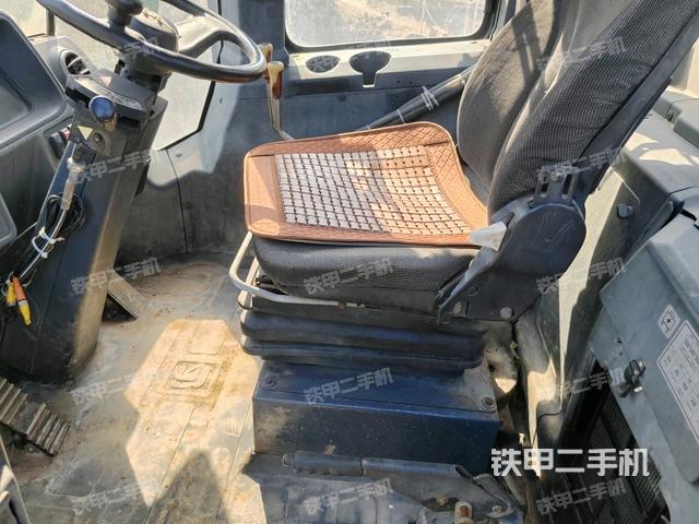 駕駛室內(nèi)部（駕駛室部分）