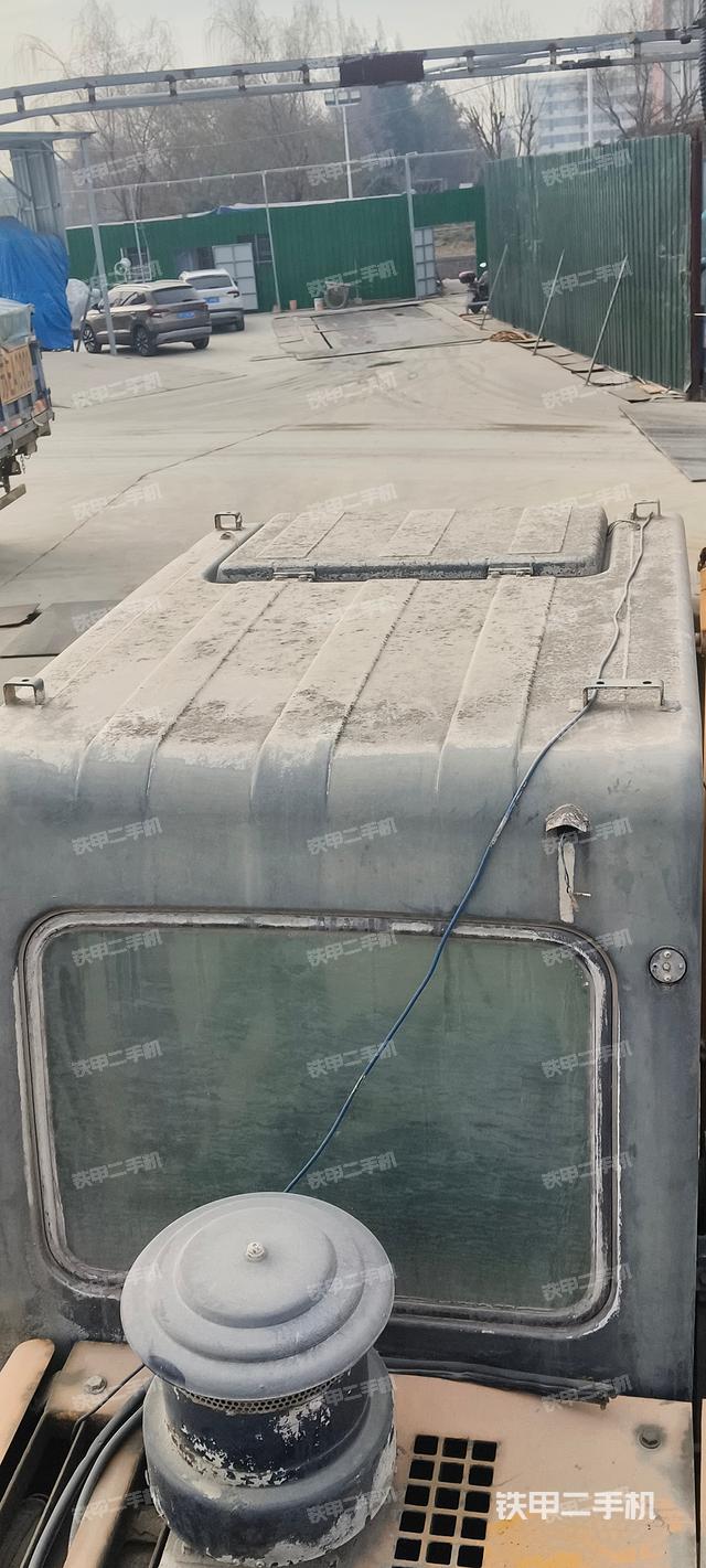 駕駛室頂部（整機外觀）