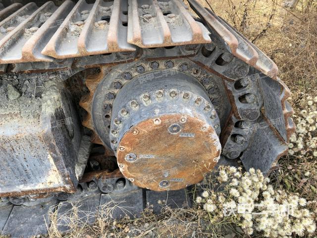 左驅(qū)動輪（行走機(jī)構(gòu)）