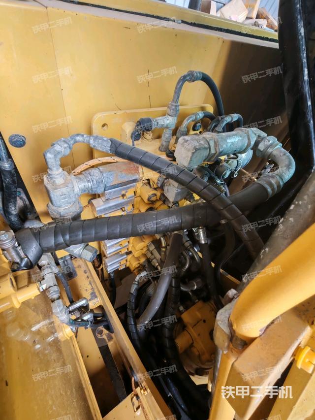 回轉(zhuǎn)馬達和主控閥（整機外觀）