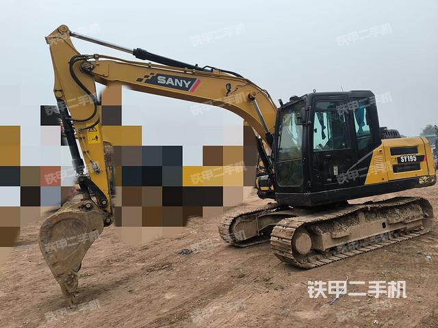 三一重工SY135C挖掘机