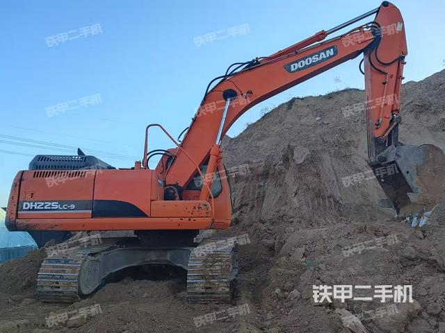整機右后45°(整機外觀) 整機右后45°(整機外觀)