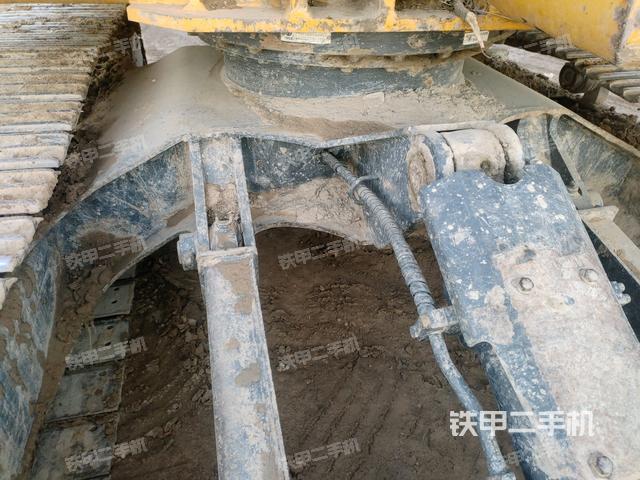 轉(zhuǎn)盤和下車架正前(工作和回轉(zhuǎn)裝置) 轉(zhuǎn)盤和下車架正前(工作和回轉(zhuǎn)裝置)