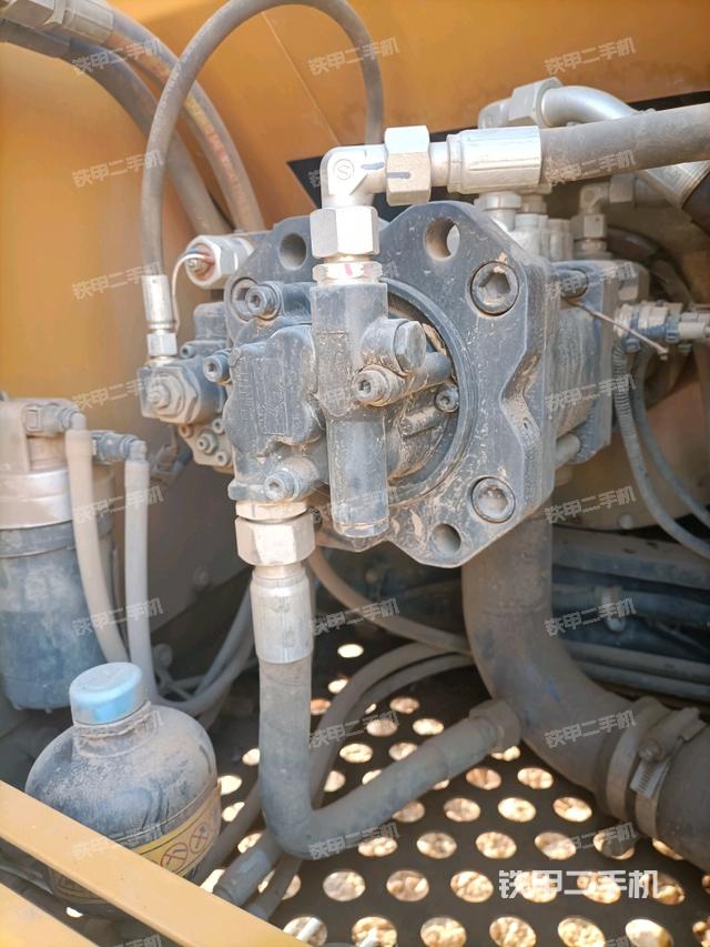 液壓泵斜45?左(大件艙室) 液壓泵斜45?左(大件艙室)