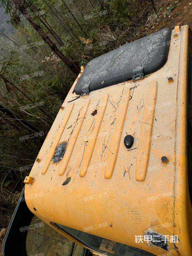 驾驶室顶部（整机外观）