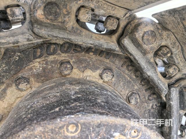 右側(cè)履帶整體?(行走機(jī)構(gòu)) 右側(cè)履帶整體?(行走機(jī)構(gòu))