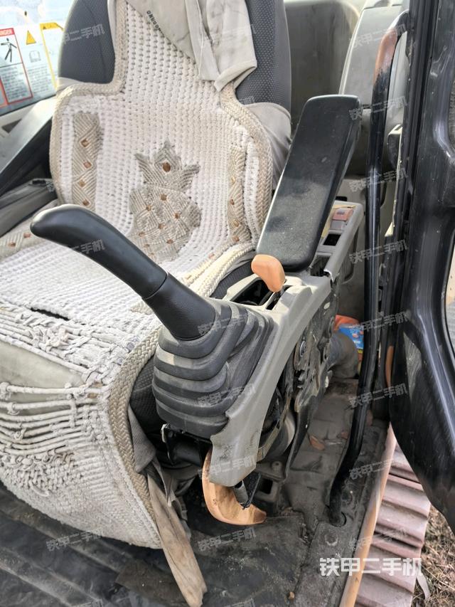 座椅左側(cè)控制臺/音響/含左手柄（駕駛室部分）