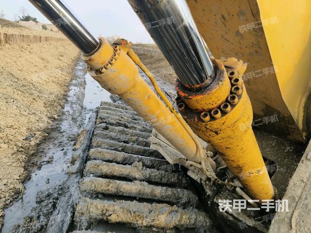 大臂根部?斜視(工作和回轉(zhuǎn)裝置) 大臂根部?斜視(工作和回轉(zhuǎn)裝置)