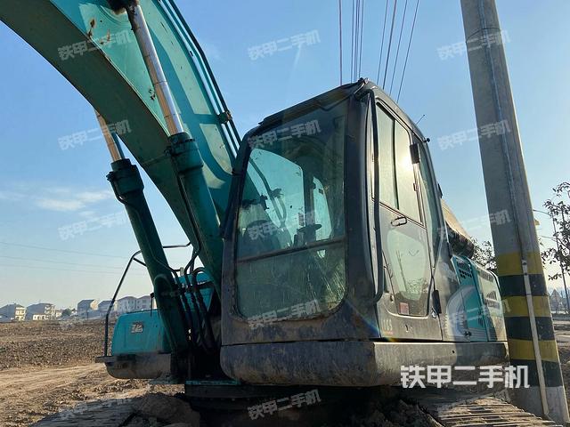 駕駛室左前45度(駕駛室部分) 駕駛室左前45度(駕駛室部分)