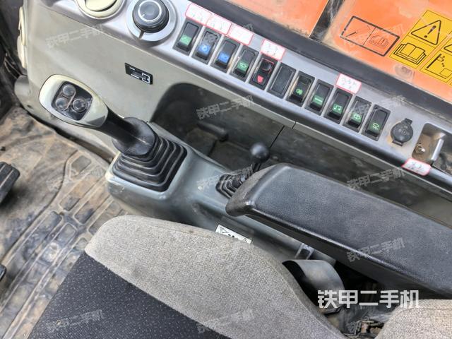 座椅右側(cè)控制臺/鑰匙門/油門/含右手柄(駕駛室部分) 座椅右側(cè)控制臺/鑰匙門/油門/含右手柄(駕駛室部分)