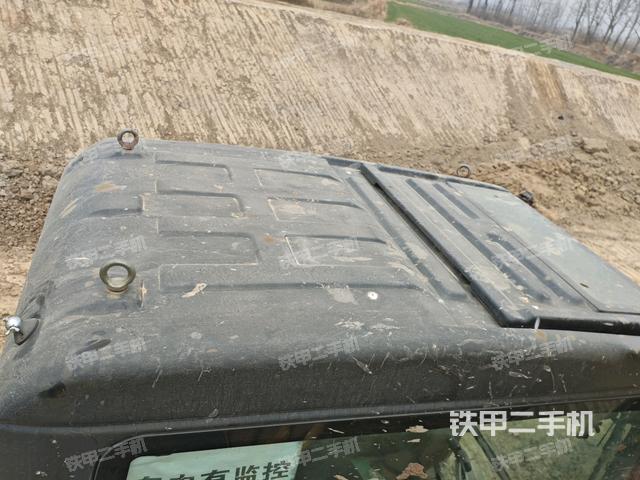 駕駛室頂部(整機外觀) 駕駛室頂部(整機外觀)