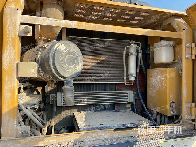 散熱器正面(大件艙室) 散熱器正面(大件艙室)