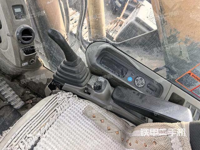 座椅右側(cè)控制臺/鑰匙門/油門/含右手柄（駕駛室部分）