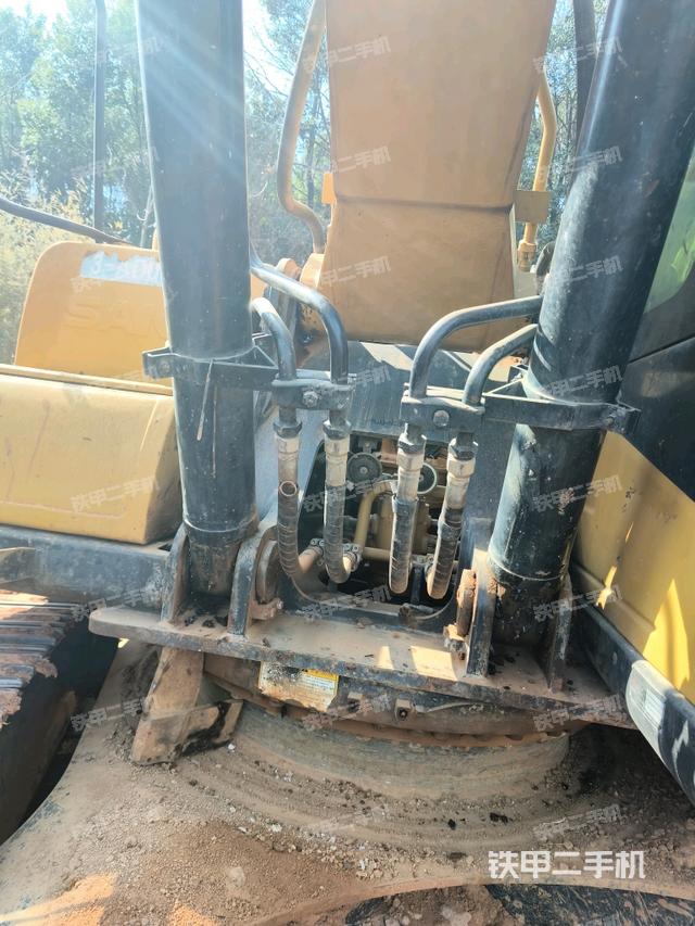 大臂背部俯視（工作和回轉(zhuǎn)裝置）