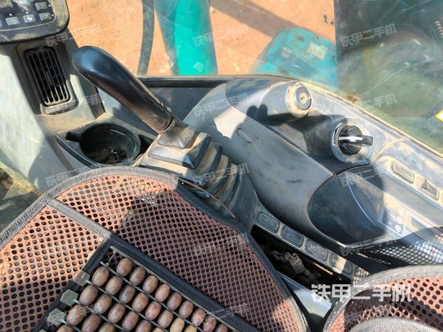 左后方玻璃角標(biāo)（駕駛室部分）