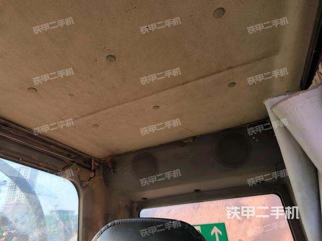 駕駛室頂部(整機(jī)外觀) 駕駛室頂部(整機(jī)外觀)