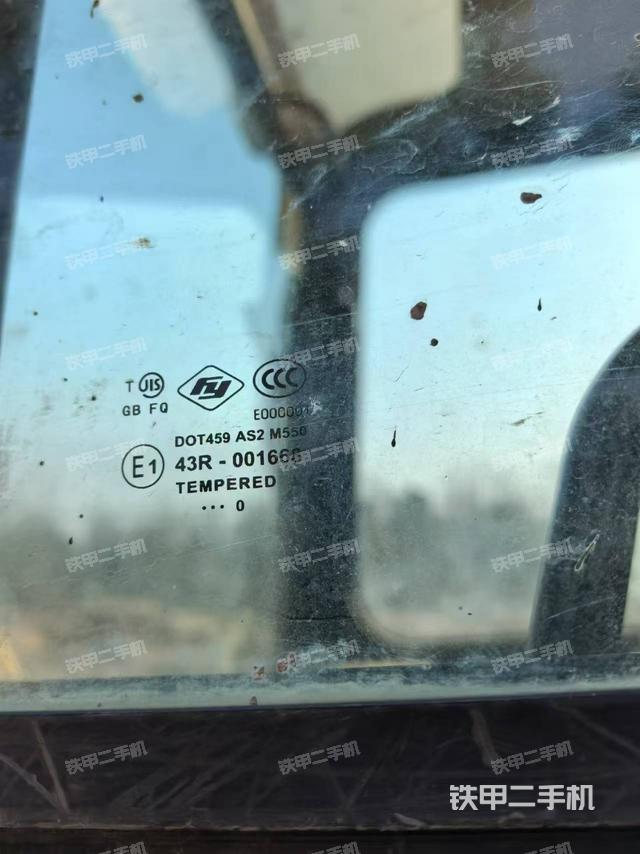 左后方玻璃角標(biāo)（駕駛室部分）