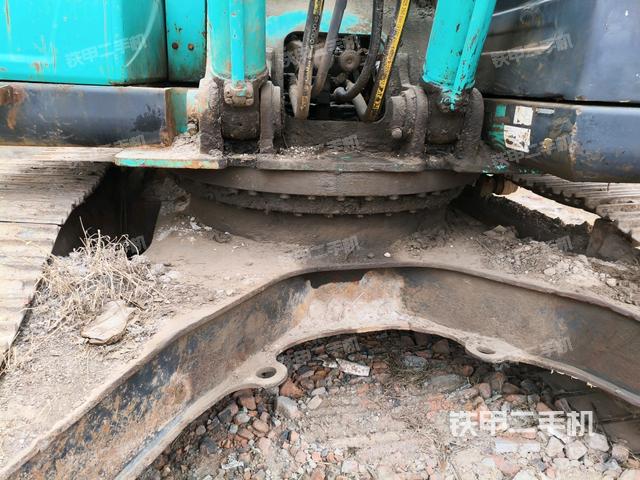 轉(zhuǎn)盤和下車架正前（工作和回轉(zhuǎn)裝置）