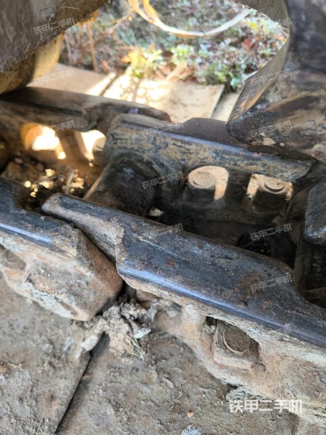 左驅(qū)動輪（行走機(jī)構(gòu)）