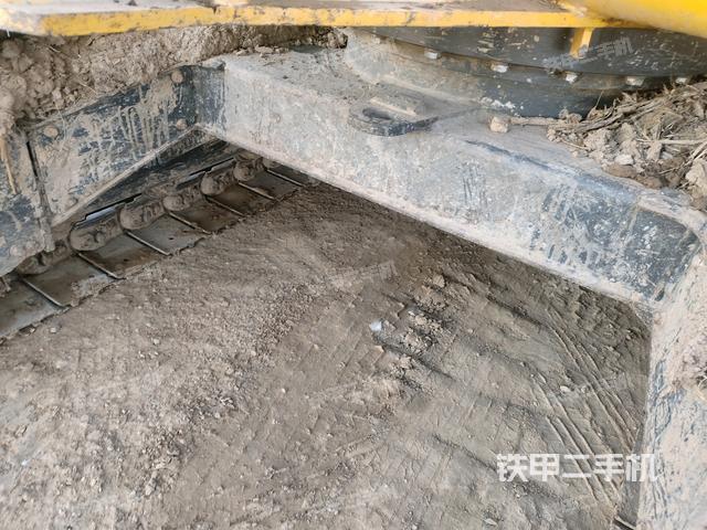 轉盤和下車架正前(工作和回轉裝置) 轉盤和下車架正前(工作和回轉裝置)