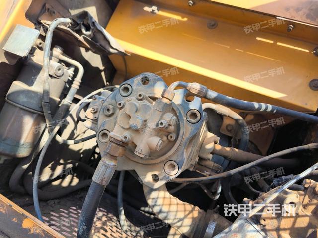 液壓泵艙室正面整體(整機(jī)外觀) 液壓泵艙室正面整體(整機(jī)外觀)