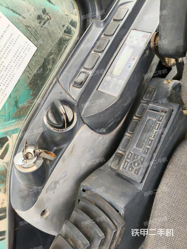 座椅右側(cè)控制臺(tái)/鑰匙門/油門/含右手柄（駕駛室部分）