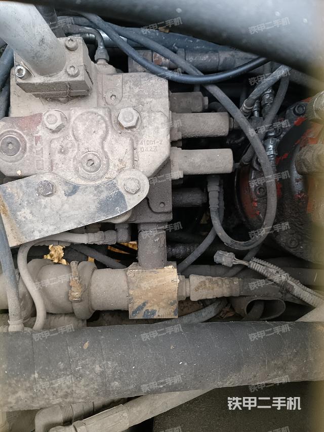 回轉馬達和主控閥（整機外觀）