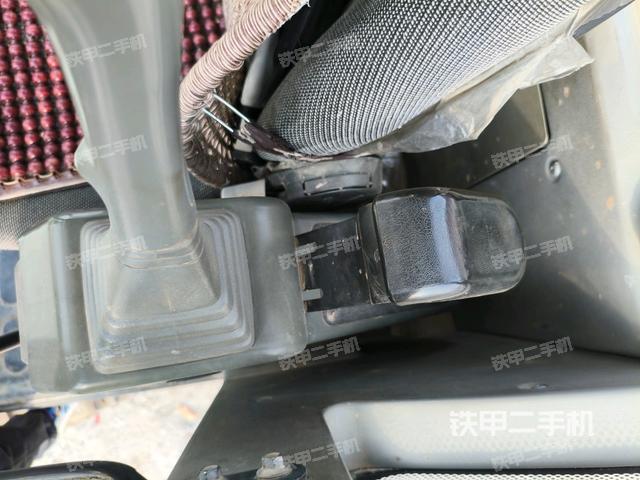 座椅左側(cè)控制臺(tái)/音響/含左手柄(駕駛室部分) 座椅左側(cè)控制臺(tái)/音響/含左手柄(駕駛室部分)