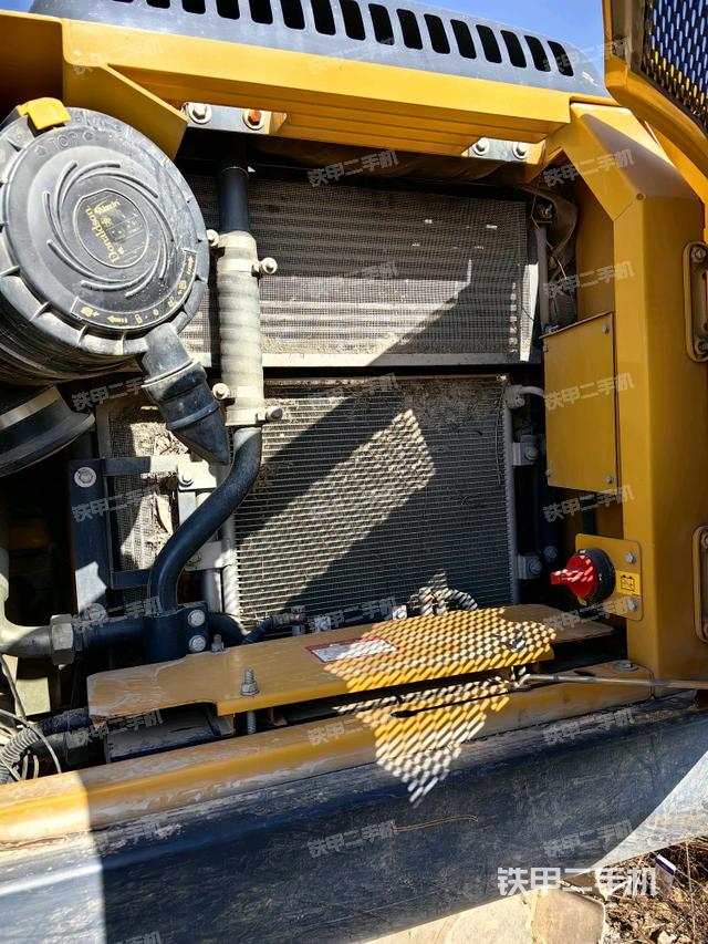 散熱器正面(大件艙室) 散熱器正面(大件艙室)