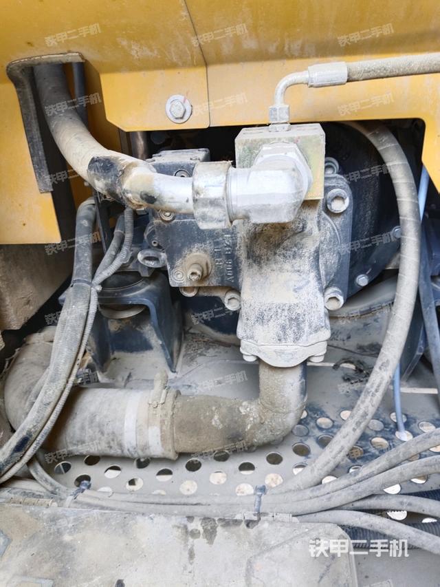 液壓泵艙室正面整體(整機(jī)外觀) 液壓泵艙室正面整體(整機(jī)外觀)