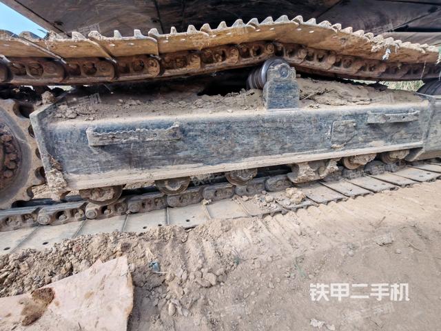 右側(cè)履帶整體(行走機構(gòu)) 右側(cè)履帶整體(行走機構(gòu))
