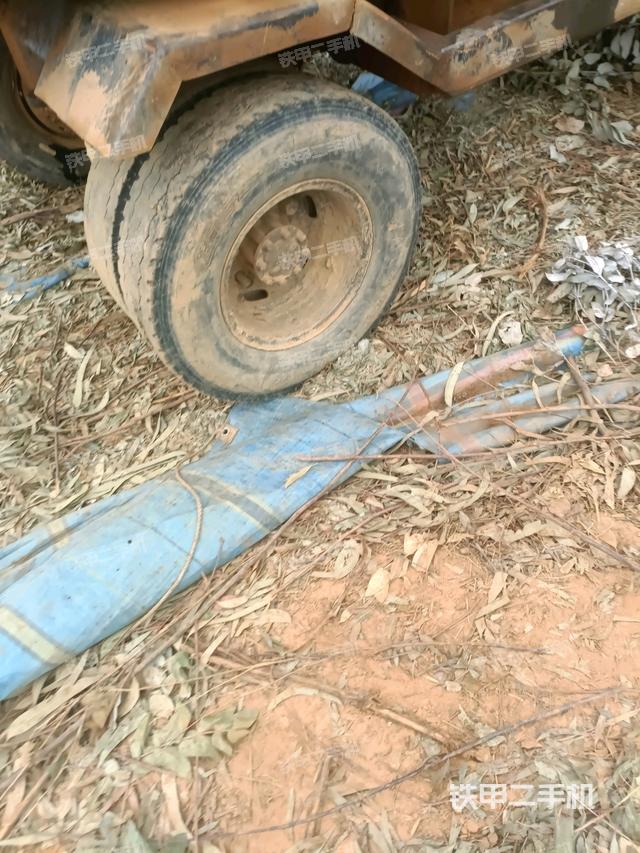 左驅(qū)動輪（行走機(jī)構(gòu)）