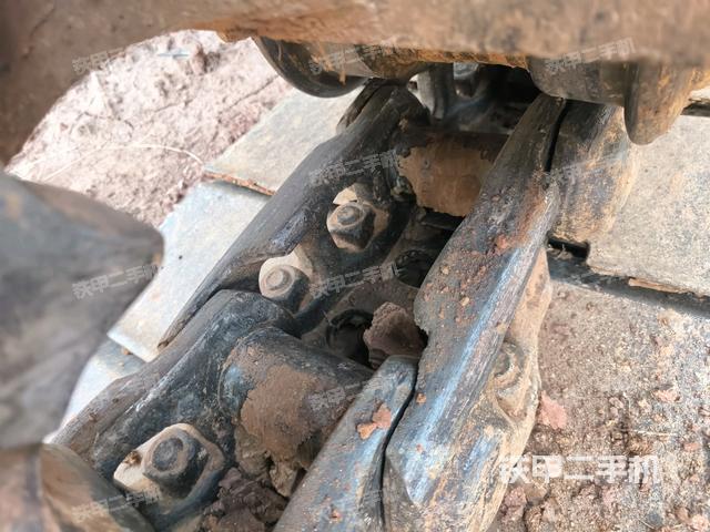 右驅(qū)動輪（行走機構(gòu)）