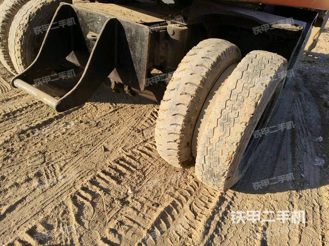 右驅(qū)動輪（行走機構(gòu)）