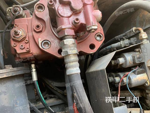 液壓泵艙室正面整體(整機(jī)外觀) 液壓泵艙室正面整體(整機(jī)外觀)