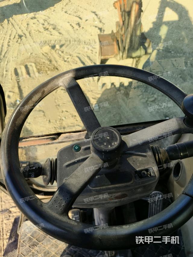 后窗玻璃角標（駕駛室部分）