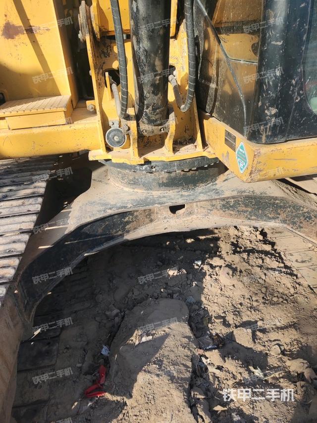 轉(zhuǎn)盤和下車架正前（工作和回轉(zhuǎn)裝置）