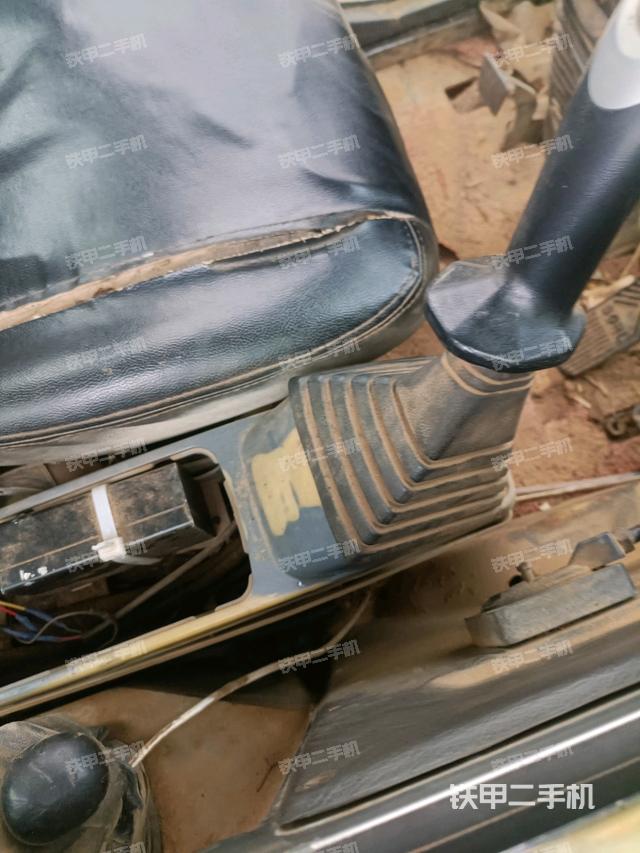 座椅右側(cè)控制臺/鑰匙門/油門/含右手柄（駕駛室部分）