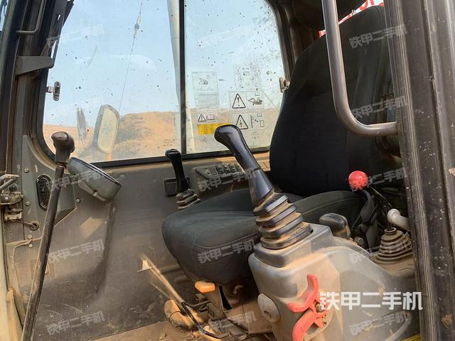 駕駛室整體（整機外觀）