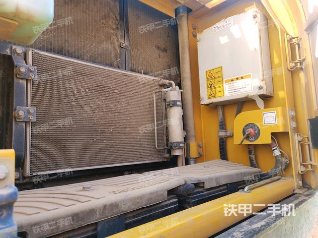 散熱器正面(大件艙室) 散熱器正面(大件艙室)