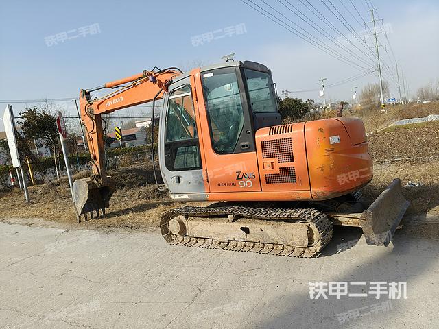 驾驶室顶部（整机外观）