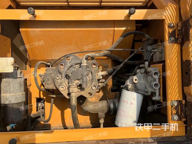 液壓泵艙室正面整體(整機外觀) 液壓泵艙室正面整體(整機外觀)