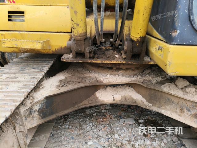 轉(zhuǎn)盤(pán)和下車(chē)架正前（工作和回轉(zhuǎn)裝置）