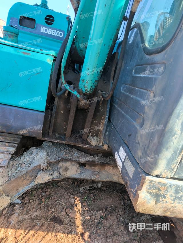 轉(zhuǎn)盤和下車架正前（工作和回轉(zhuǎn)裝置）