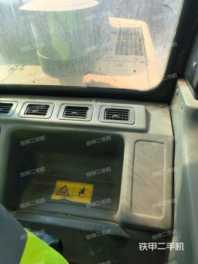 座椅右側(cè)控制臺/鑰匙門/油門/含右手柄（駕駛室部分）