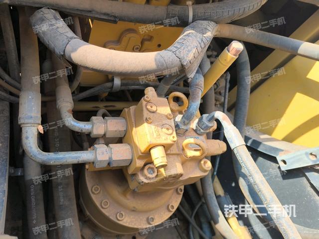 中央回轉(zhuǎn)接頭特寫（上車部件）