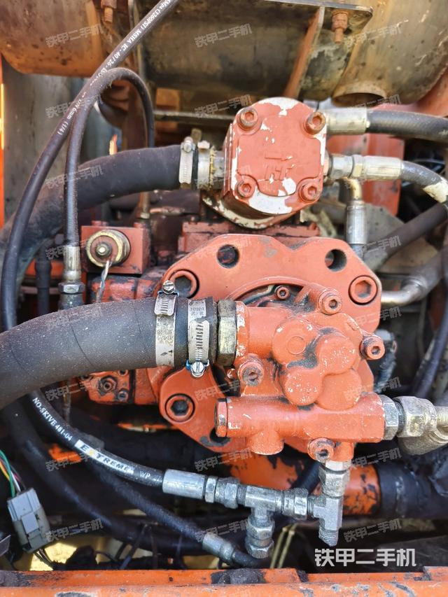 液壓泵斜45?左（大件艙室）